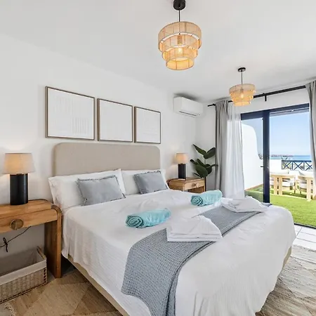 فيلة Azur By Aura *