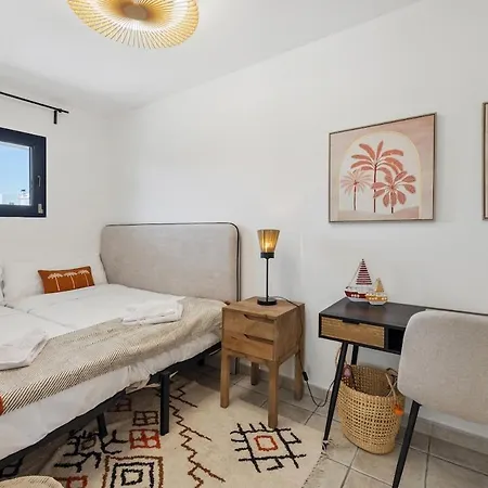 فيلة Azur By Aura *