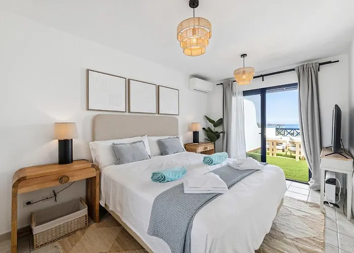 فيلة Azur By Aura *